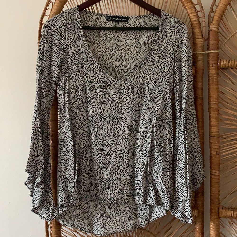 Dotted Bell Sleeves //